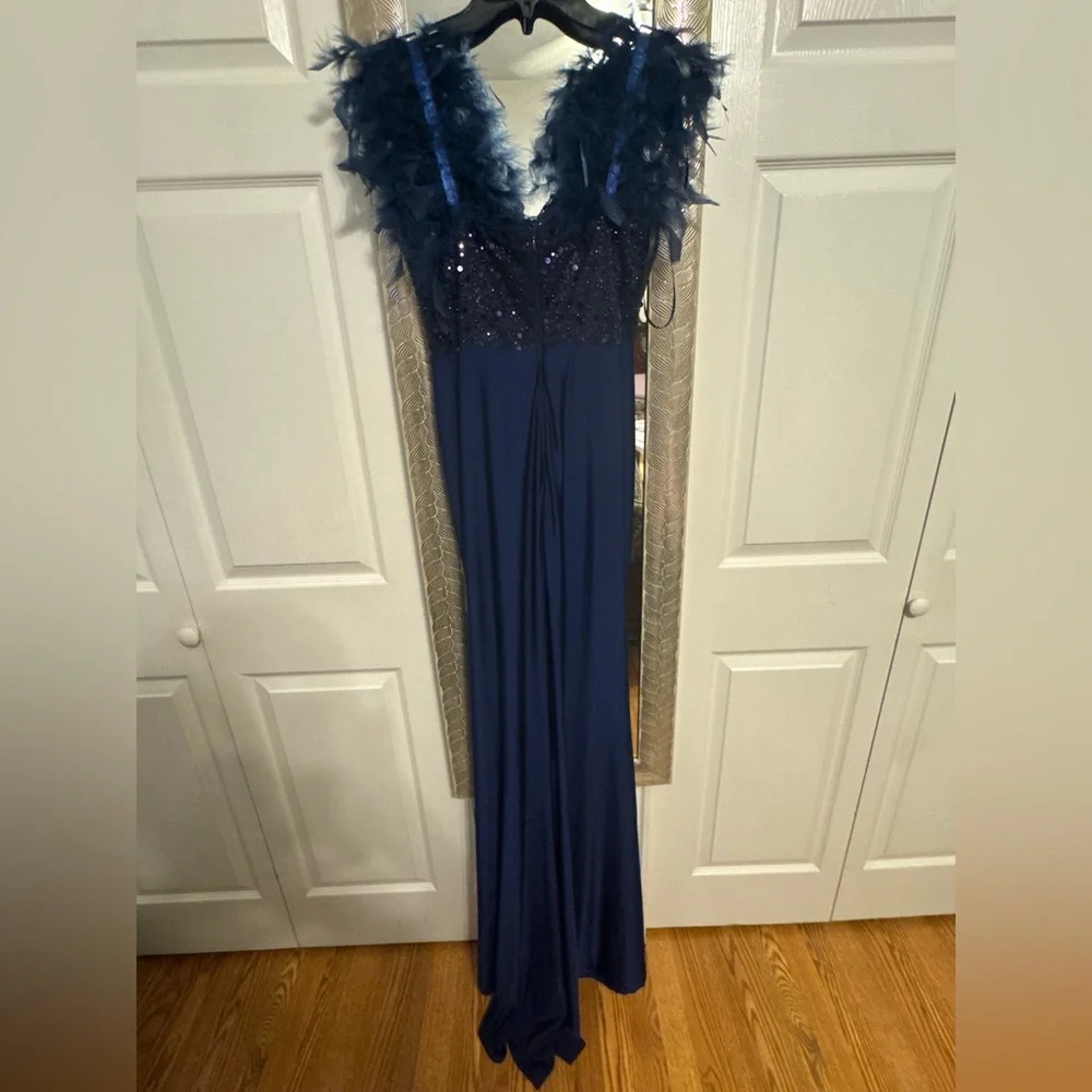 Elegant Navy Evening Gown with Feather Details - Picture 2 of 10
